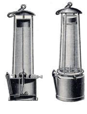 Zwei der frühesten Sir Humphry Davy-Lampen