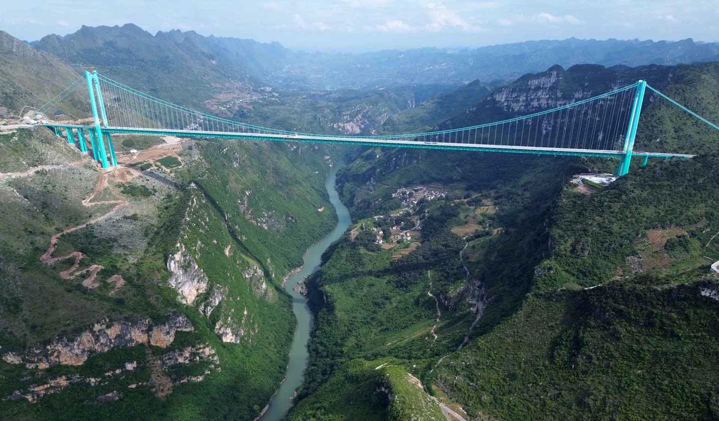 Huajiang Canyon Bridge